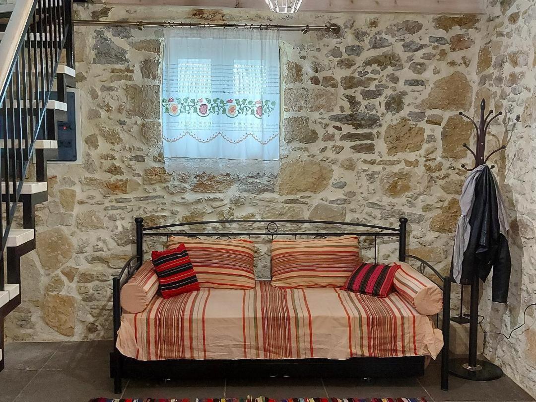 Mouri Village Aikirgiannis Luaran gambar