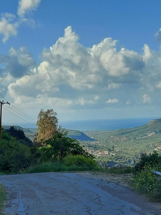 Mouri Village Aikirgiannis Luaran gambar