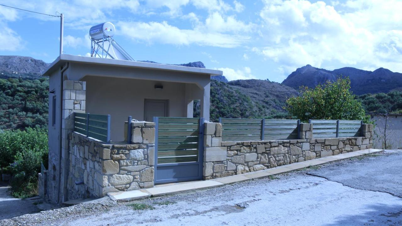 Mouri Village Aikirgiannis Luaran gambar